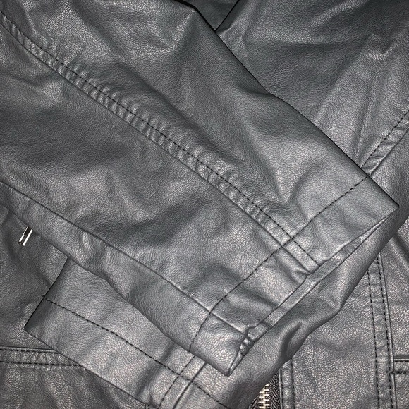 2x Jacket - Picture 5 of 7